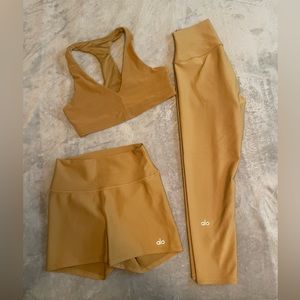 3 piece Alo set size small great condition only worn once